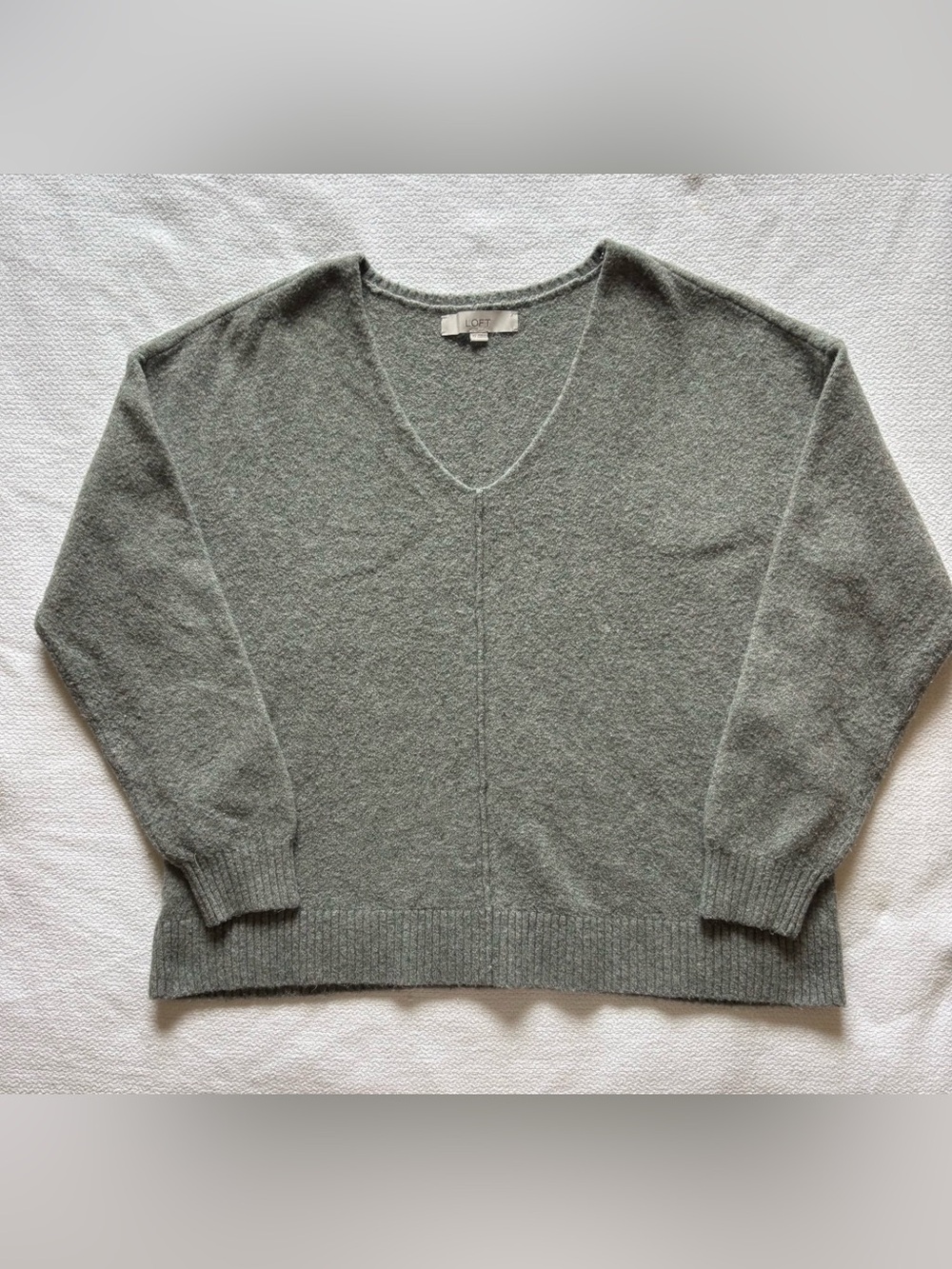 Loft women’s grey oversized v-neck sweater - size XS